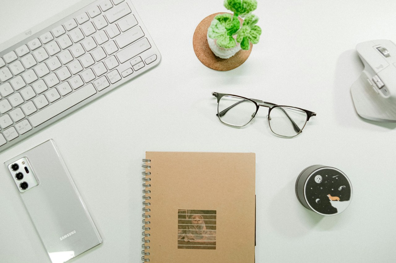 Сравнение: удалённая работа и фриланс — что выбрать для заработка в интернете в 2025 году