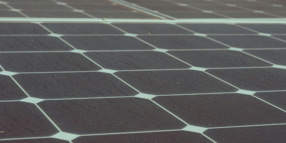 Чому бізнес обирає компанію «Правильне електроживлення» для встановлення СЕС